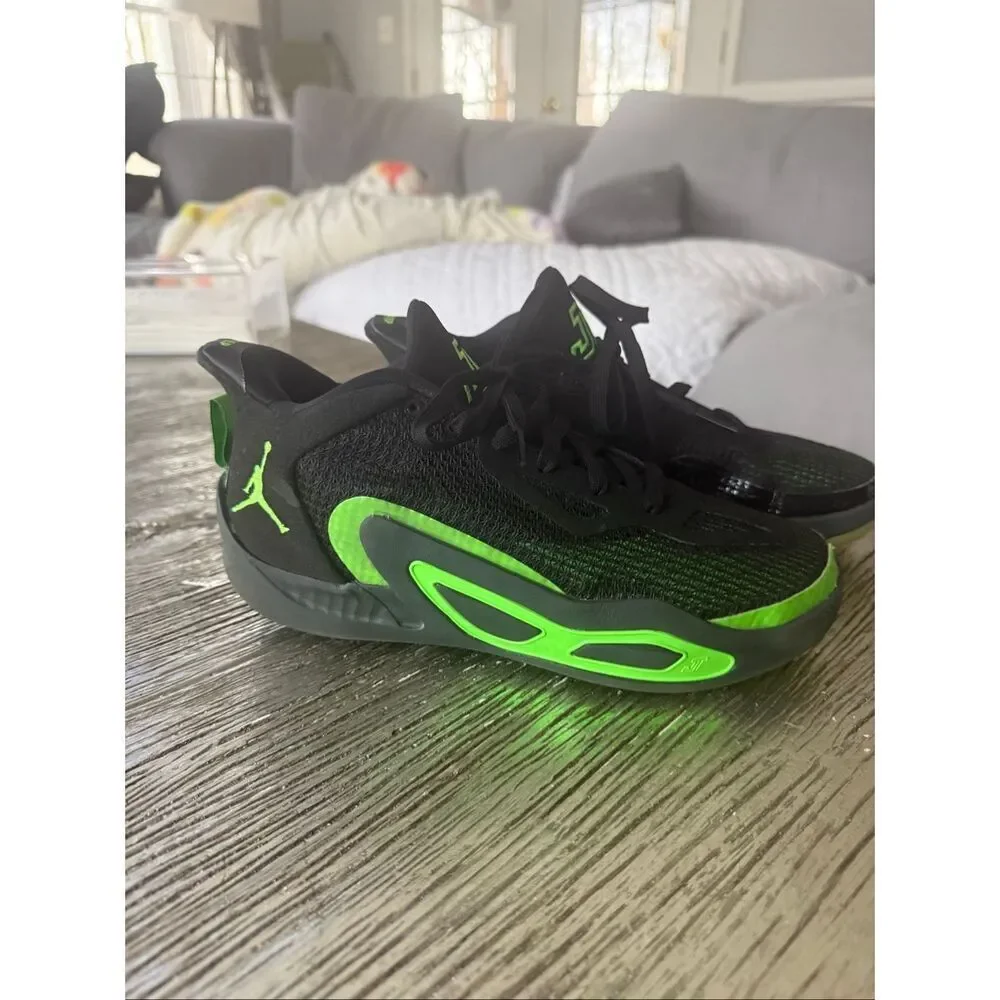 Nike Air Jordan Tatum 1 Green Strike Black Sneaker Sz 7 Y EUC